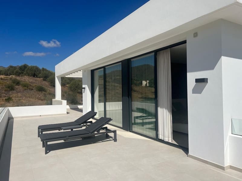 3 sovrum Villa till salu i Mijas Costa med pool garage - 2 425 000 € (Ref: 8691273)