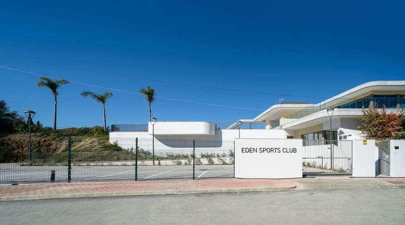 4 soveværelse Semi-Rækkehus til salg i El Chaparral med swimmingpool garage - € 1.069.000 (Ref: 8691276)