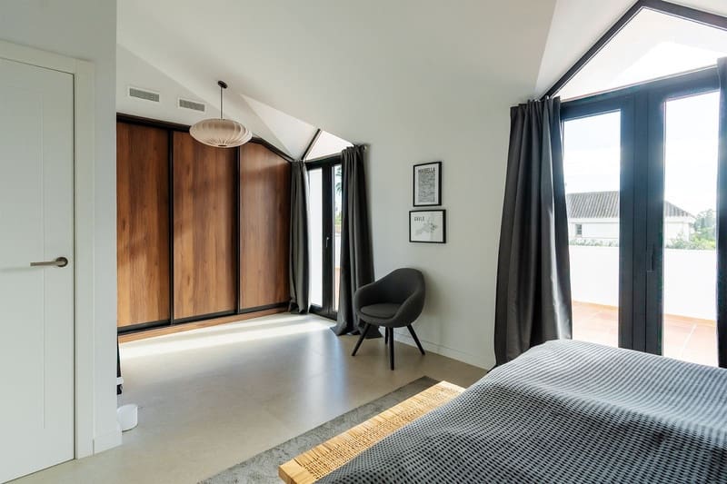 4 bedroom Villa for sale in Nueva Andalucia with pool garage - € 2,650,000 (Ref: 8712640)