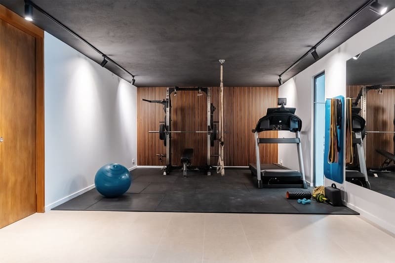 4 bedroom Villa for sale in Nueva Andalucia with pool garage - € 2,650,000 (Ref: 8712640)