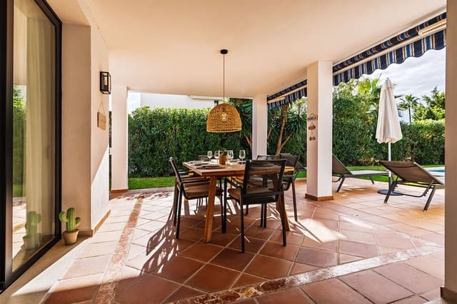 4 soverom Villa til salgs i Nueva Andalucia, Marbella med svømmebasseng garasje - € 2 650 000 (Ref: 8712640)