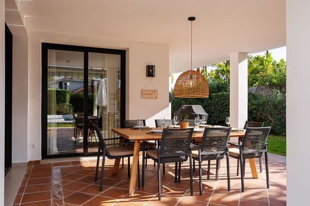 4 soverom Villa til salgs i Nueva Andalucia, Marbella med svømmebasseng garasje - € 2 650 000 (Ref: 8712640)