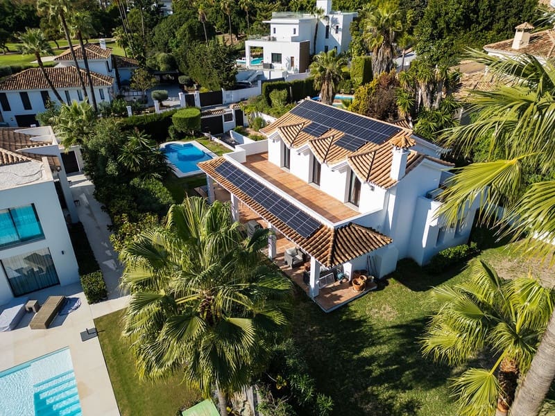 4 bedroom Villa for sale in Nueva Andalucia with pool garage - € 2,650,000 (Ref: 8712640)
