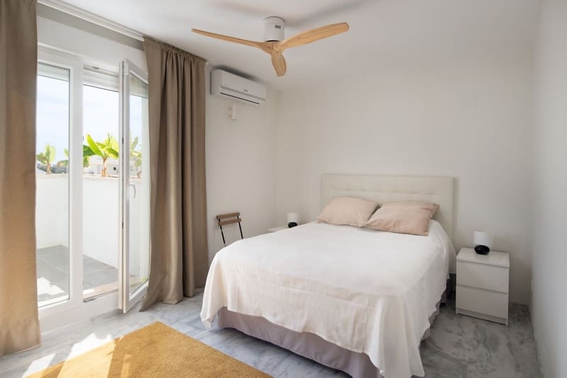 Ático de 3 habitaciones en Nueva Andalucia en venta con piscina garaje - 1.095.000 € (Ref: 8727502)