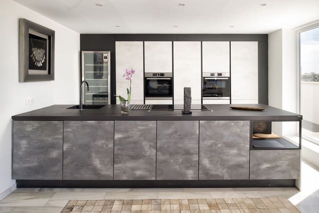 3 sovrum Takvåning till salu i Nueva Andalucia, Marbella med pool garage - 1 095 000 € (Ref: 8727502)