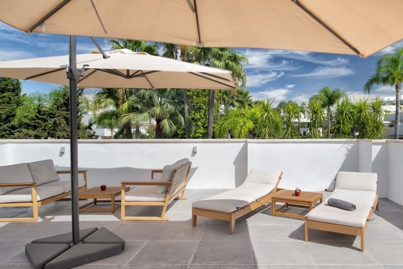 Ático de 3 habitaciones en Nueva Andalucia en venta con piscina garaje - 1.095.000 € (Ref: 8727502)