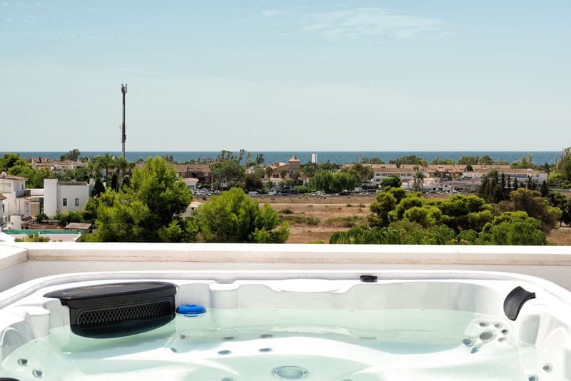 Ático de 3 habitaciones en Nueva Andalucia en venta con piscina garaje - 1.095.000 € (Ref: 8727502)