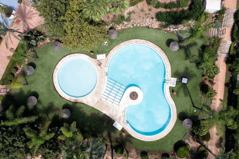 Ático de 3 habitaciones en Nueva Andalucia en venta con piscina garaje - 1.095.000 € (Ref: 8727502)