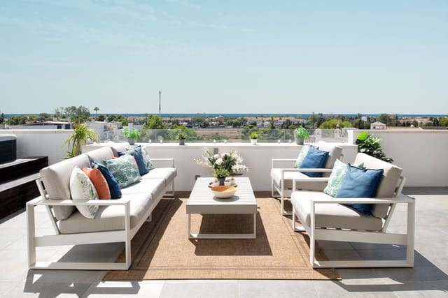 3 soveværelse Penthouse til salg i Nueva Andalucia, Marbella med swimmingpool garage - € 1.095.000 (Ref: 8727502)