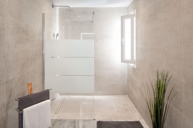 3 soveværelse Penthouse til salg i Nueva Andalucia, Marbella med swimmingpool garage - € 1.095.000 (Ref: 8727502)