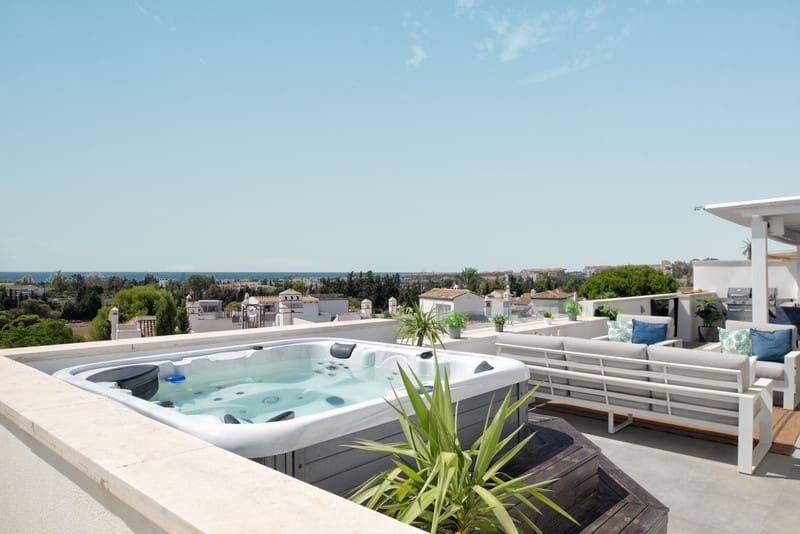 3 bedroom Penthouse for sale in Nueva Andalucia with pool garage - € 1,095,000 (Ref: 8727502)