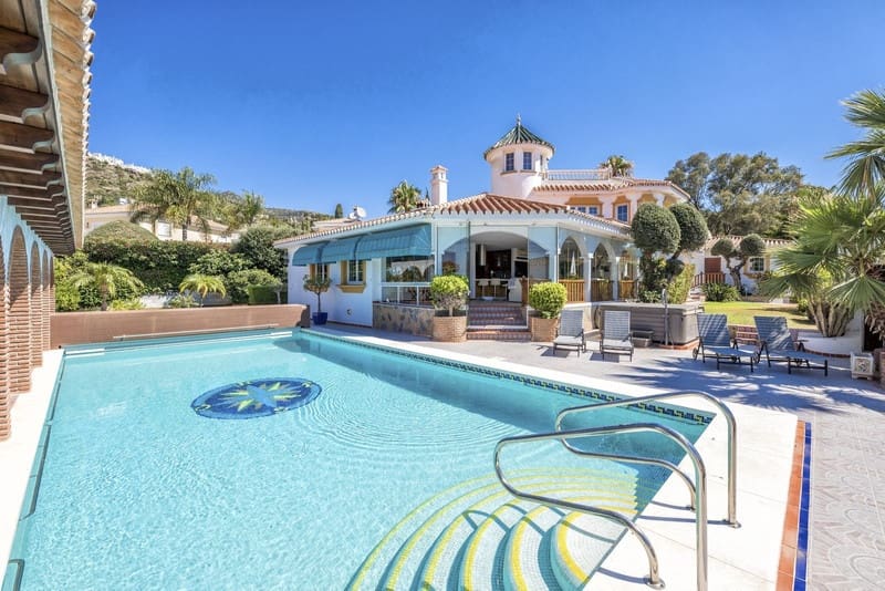 6 makuuhuone Huvila myytävänä paikassa Benalmadena Costa mukana uima-altaan 
autotalli - 1 390 000 € (Ref: 8727503)
