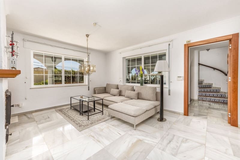6 makuuhuone Huvila myytävänä paikassa Benalmadena Costa mukana uima-altaan 
autotalli - 1 390 000 € (Ref: 8727503)