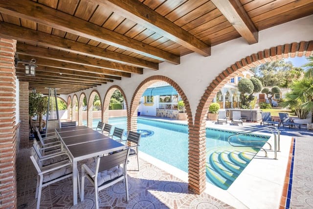 6 chambre Villa/Maison à vendre à Benalmadena Costa, Benalmádena avec piscine garage - 1 390 000 € (Ref: 8727503)