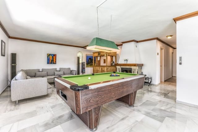 6 chambre Villa/Maison à vendre à Benalmadena Costa, Benalmádena avec piscine garage - 1 390 000 € (Ref: 8727503)