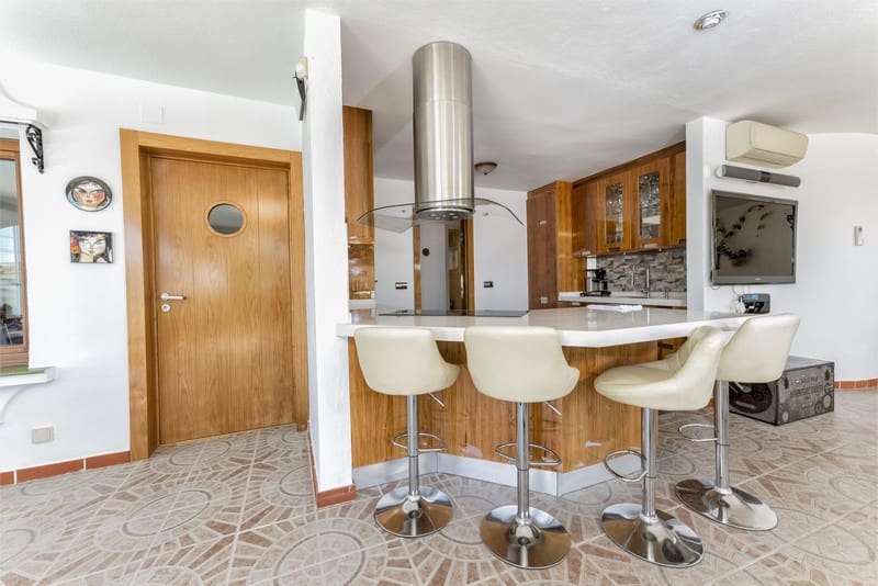 6 makuuhuone Huvila myytävänä paikassa Benalmadena Costa mukana uima-altaan 
autotalli - 1 390 000 € (Ref: 8727503)