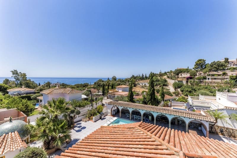 6 makuuhuone Huvila myytävänä paikassa Benalmadena Costa mukana uima-altaan 
autotalli - 1 390 000 € (Ref: 8727503)
