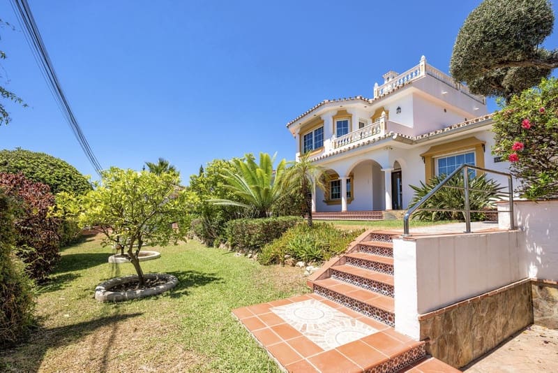 6 makuuhuone Huvila myytävänä paikassa Benalmadena Costa mukana uima-altaan 
autotalli - 1 390 000 € (Ref: 8727503)