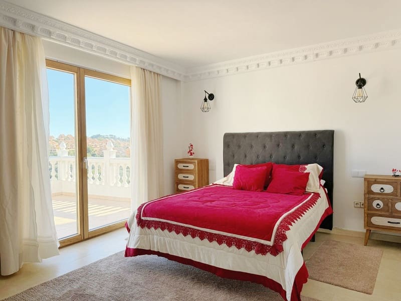 8 bedroom Villa for sale in Marbella with pool garage - € 1,450,000 (Ref: 8727505)