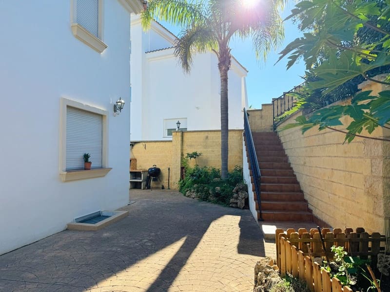 8 bedroom Villa for sale in Marbella with pool garage - € 1,450,000 (Ref: 8727505)