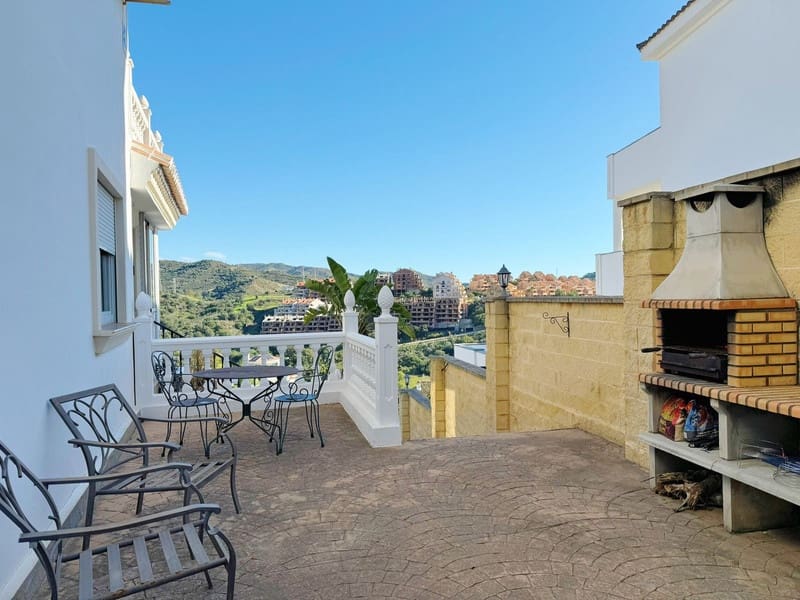 8 bedroom Villa for sale in Marbella with pool garage - € 1,450,000 (Ref: 8727505)