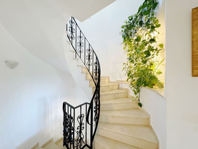 8 bedroom Villa for sale in Marbella with pool garage - € 1,450,000 (Ref: 8727505)