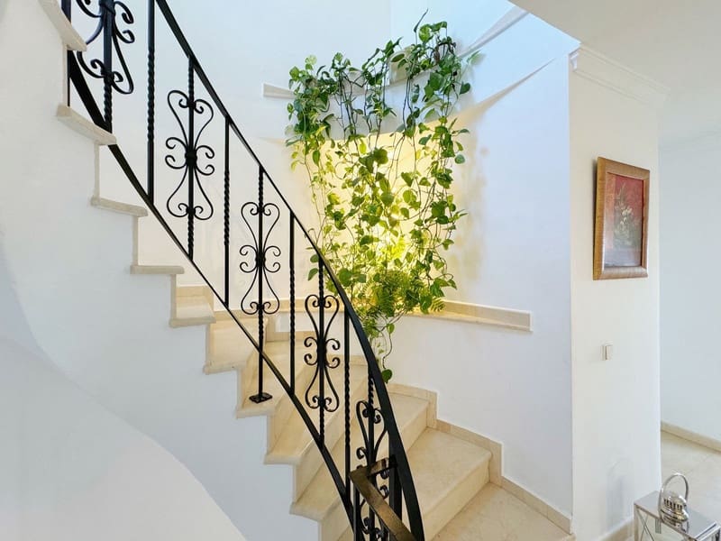 8 bedroom Villa for sale in Marbella with pool garage - € 1,450,000 (Ref: 8727505)