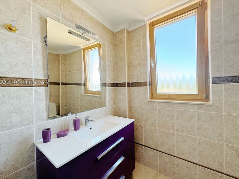 8 bedroom Villa for sale in Marbella with pool garage - € 1,450,000 (Ref: 8727505)