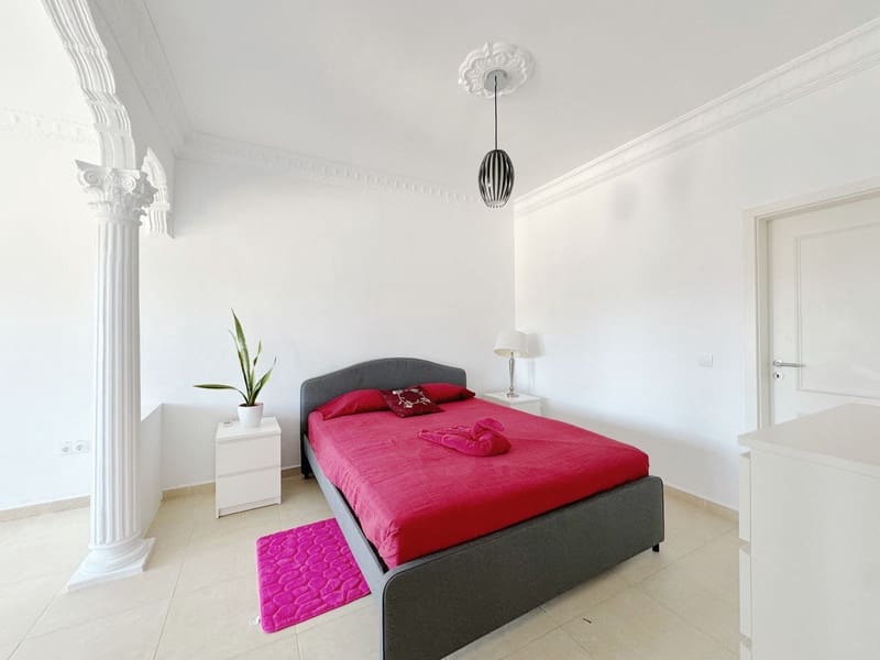 8 bedroom Villa for sale in Marbella with pool garage - € 1,450,000 (Ref: 8727505)