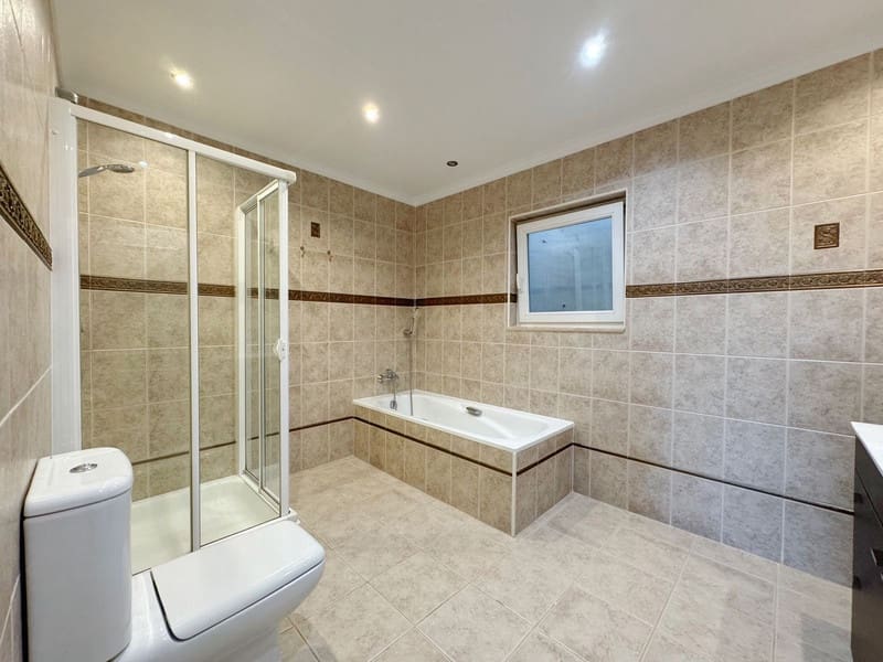 8 bedroom Villa for sale in Marbella with pool garage - € 1,450,000 (Ref: 8727505)