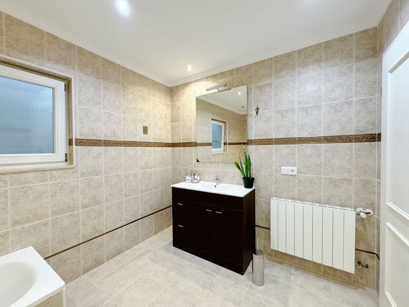 8 bedroom Villa for sale in Marbella with pool garage - € 1,450,000 (Ref: 8727505)