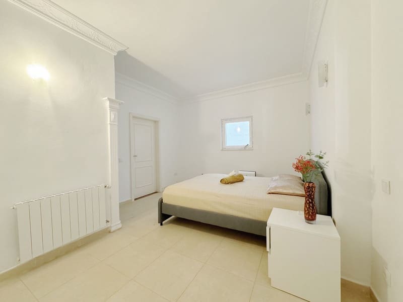 8 bedroom Villa for sale in Marbella with pool garage - € 1,450,000 (Ref: 8727505)