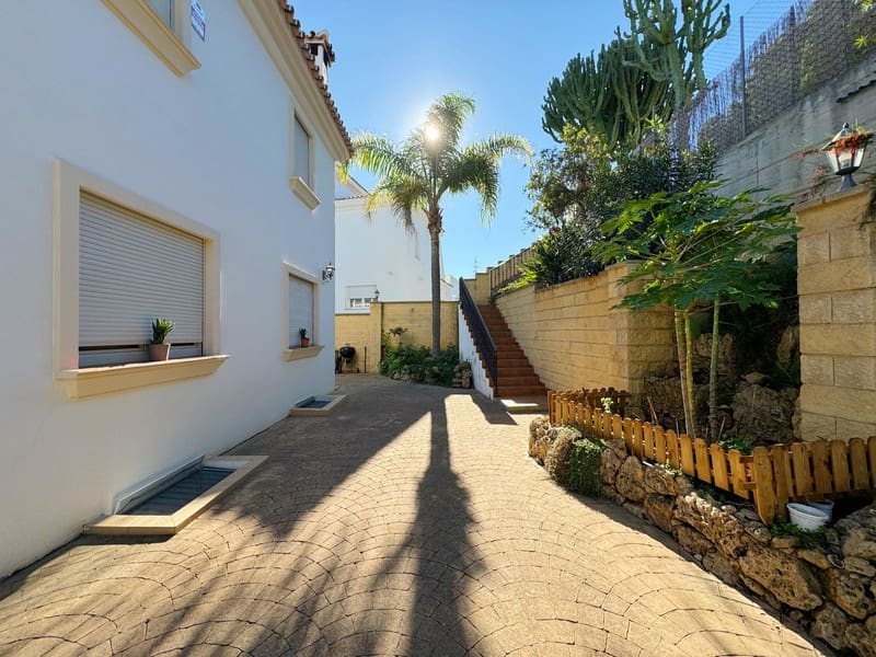 8 bedroom Villa for sale in Marbella with pool garage - € 1,450,000 (Ref: 8727505)