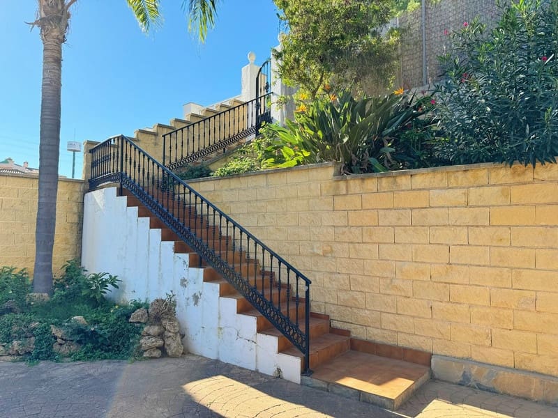 8 bedroom Villa for sale in Marbella with pool garage - € 1,450,000 (Ref: 8727505)