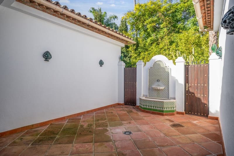 6 soverom Villa til salgs i Guadalmina med svømmebasseng garasje - € 3 250 000 (Ref: 8729264)