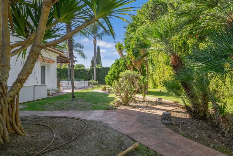 6 soverom Villa til salgs i Guadalmina med svømmebasseng garasje - € 3 250 000 (Ref: 8729264)