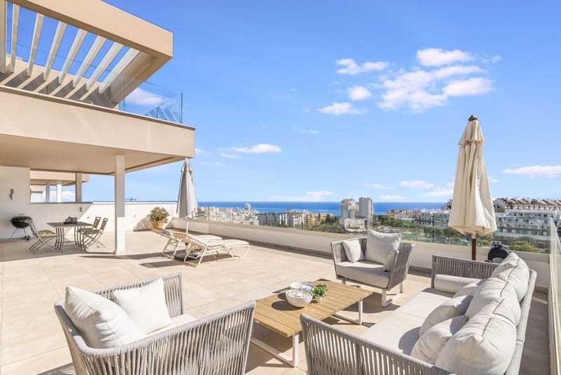 4 bedroom Apartment for sale in Estepona with pool garage - € 1,195,000 (Ref: 8729269)