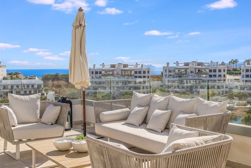 4 bedroom Apartment for sale in Estepona with pool garage - € 1,195,000 (Ref: 8729269)