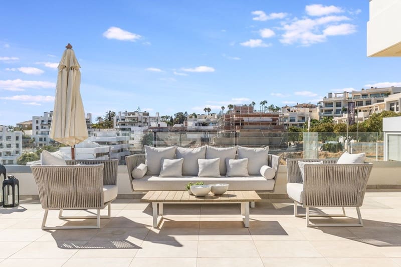 4 bedroom Apartment for sale in Estepona with pool garage - € 1,195,000 (Ref: 8729269)