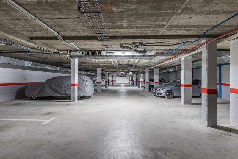 4 bedroom Apartment for sale in Estepona with pool garage - € 1,195,000 (Ref: 8729269)