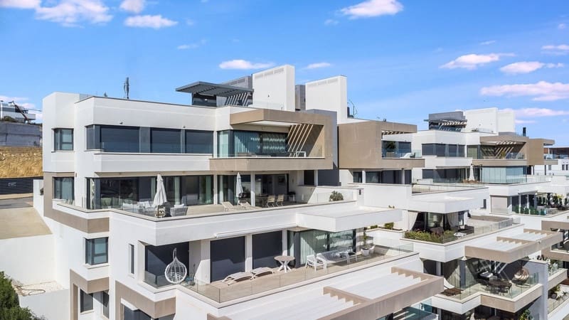 4 bedroom Apartment for sale in Estepona with pool garage - € 1,195,000 (Ref: 8729269)