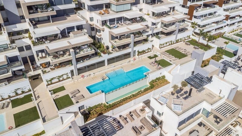 4 bedroom Apartment for sale in Estepona with pool garage - € 1,195,000 (Ref: 8729269)