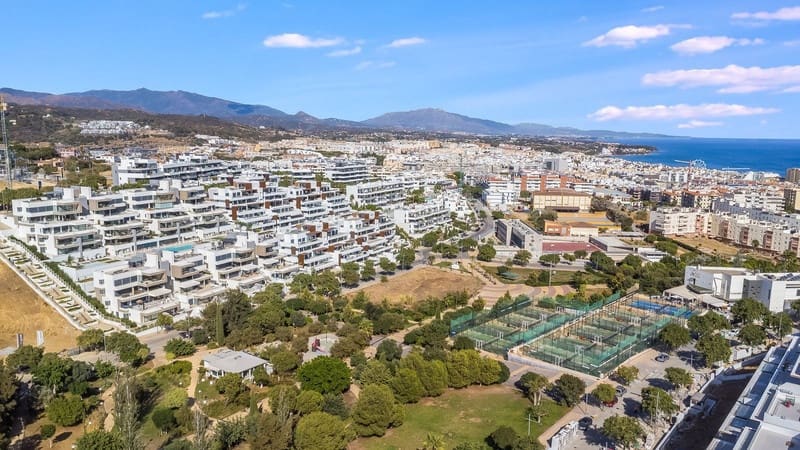 4 bedroom Apartment for sale in Estepona with pool garage - € 1,090,000 (Ref: 8729269)