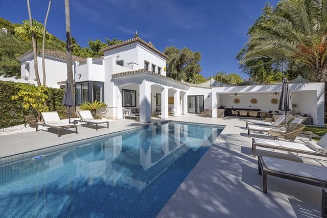 5 bedroom Villa for sale in Estepona with pool garage - € 1,998,000 (Ref: 8737412)