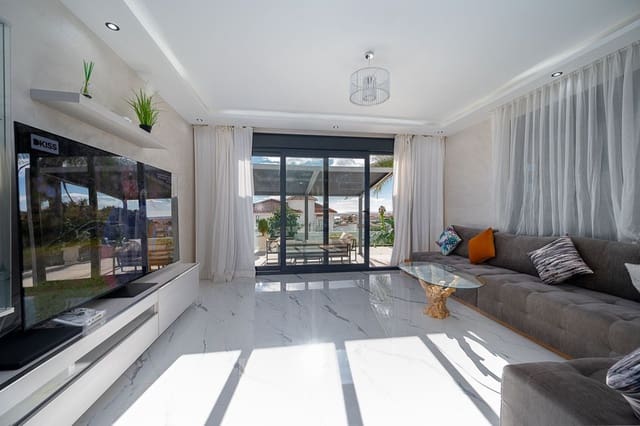 4 sovrum Villa till salu i Mijas Costa, Mijas med pool garage - 1 390 000 € (Ref: 8747606)