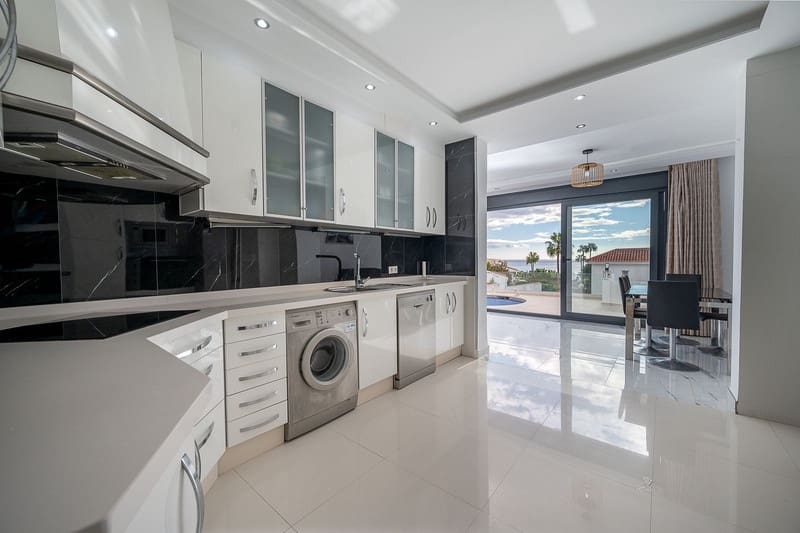 4 sovrum Villa till salu i Mijas Costa med pool garage - 1 390 000 € (Ref: 8747606)