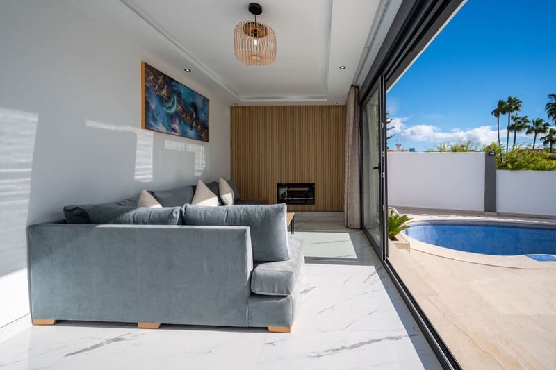 4 sovrum Villa till salu i Mijas Costa med pool garage - 1 390 000 € (Ref: 8747606)