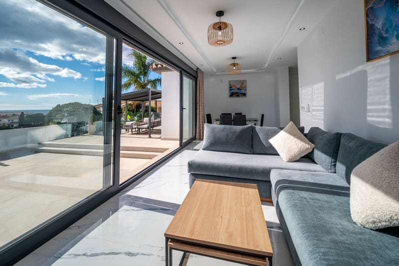 4 sovrum Villa till salu i Mijas Costa med pool garage - 1 390 000 € (Ref: 8747606)