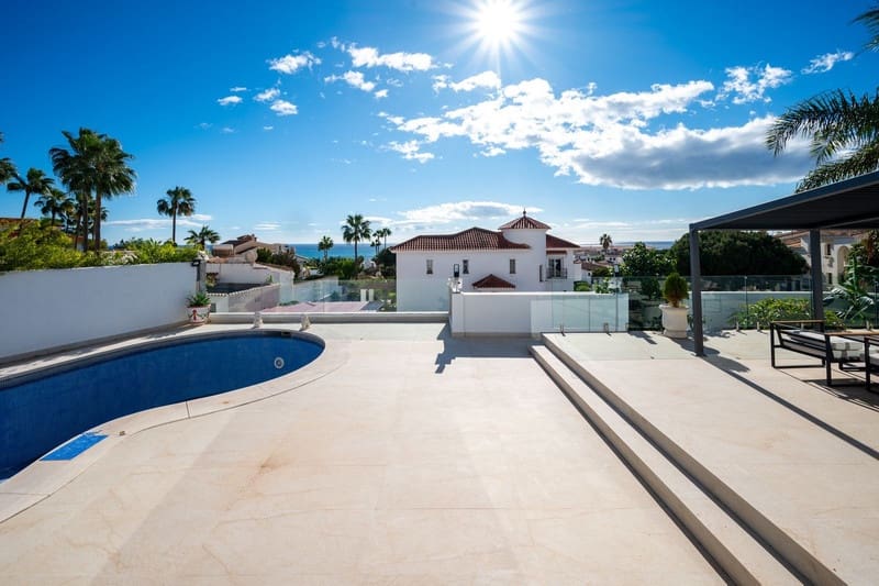 4 sovrum Villa till salu i Mijas Costa med pool garage - 1 390 000 € (Ref: 8747606)