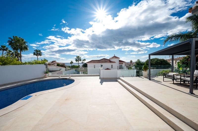 4 sovrum Villa till salu i Mijas Costa med pool garage - 1 390 000 € (Ref: 8747606)